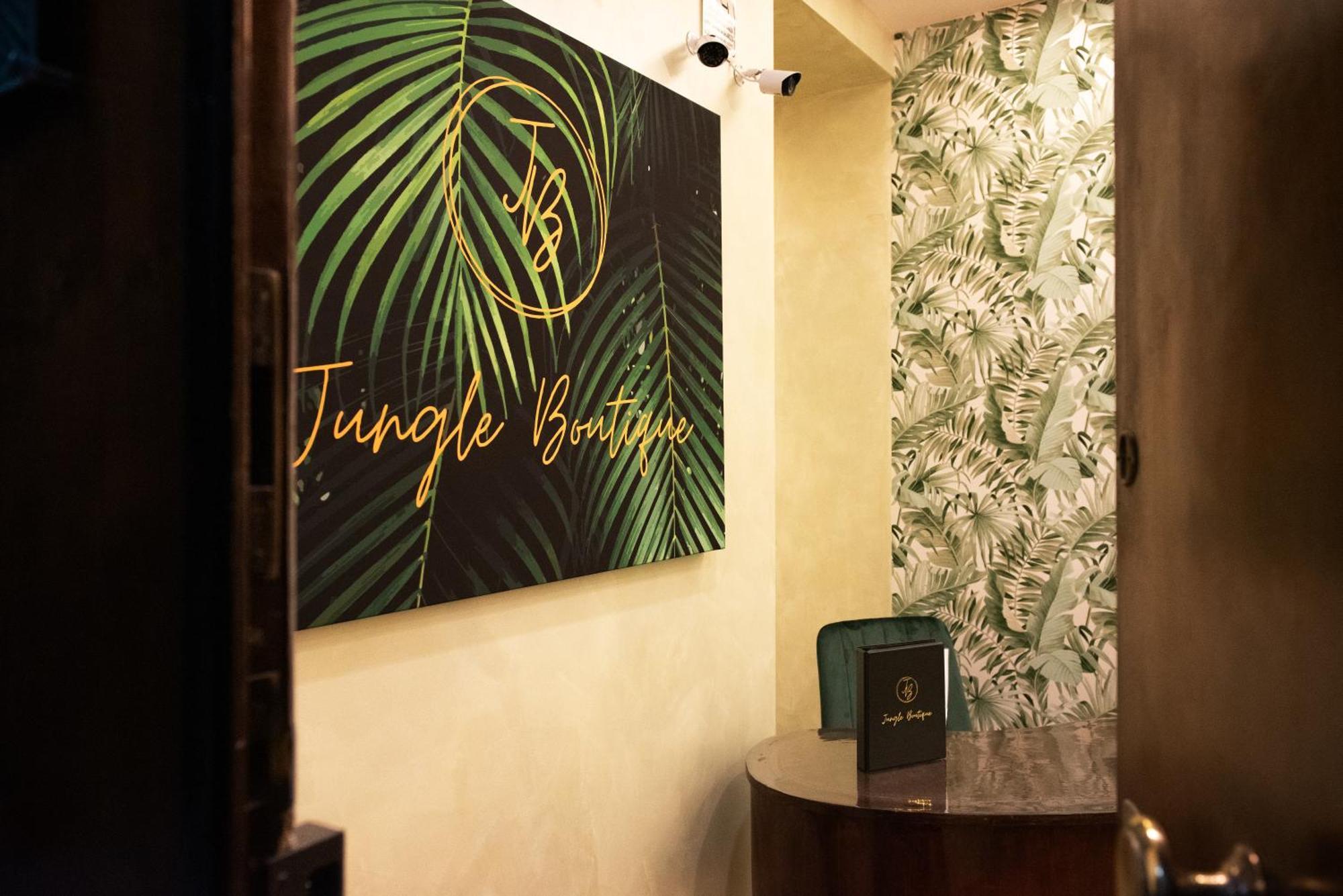 Jungle Boutique Hotel เนเปิลส์ ภายนอก รูปภาพ