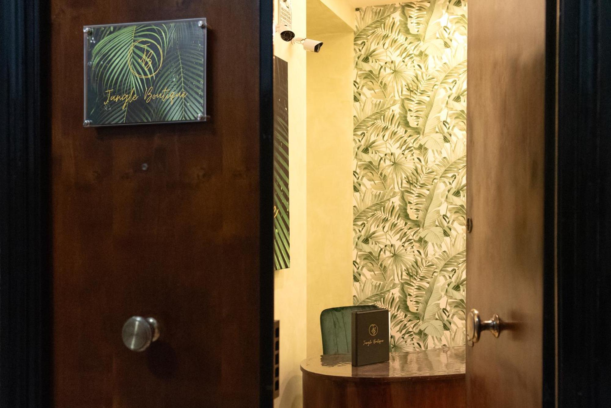 Jungle Boutique Hotel เนเปิลส์ ภายนอก รูปภาพ